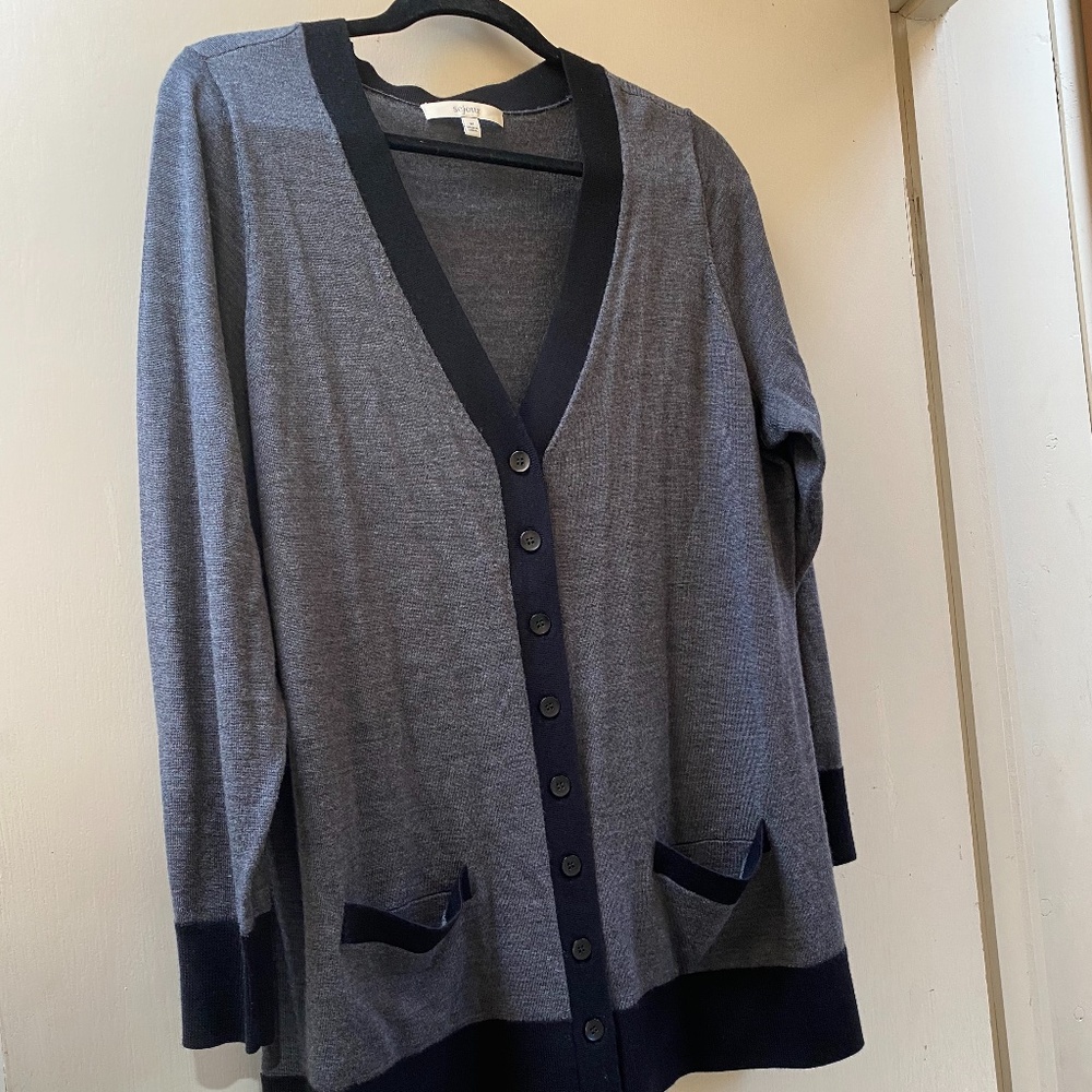 Classic Merino wool cardigan with pockets